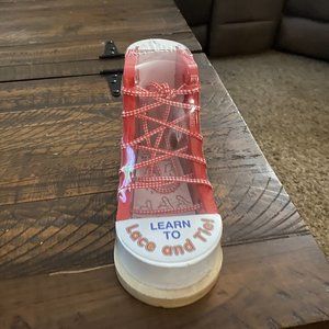 Melissa & Doug Learn to Tie your shoes!
